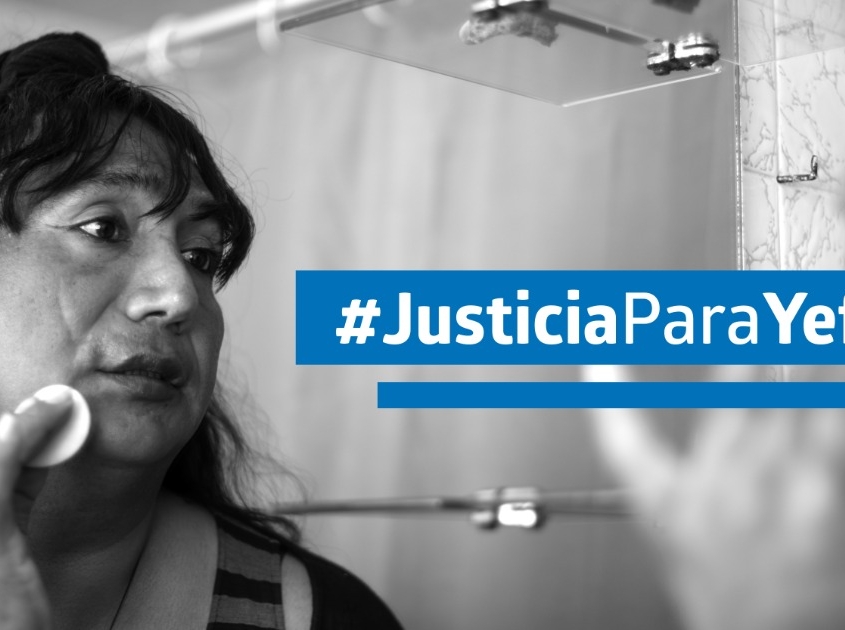 Fotografia de Yefri en blanco y negro con el hashtag #JusticiaparaYefri
