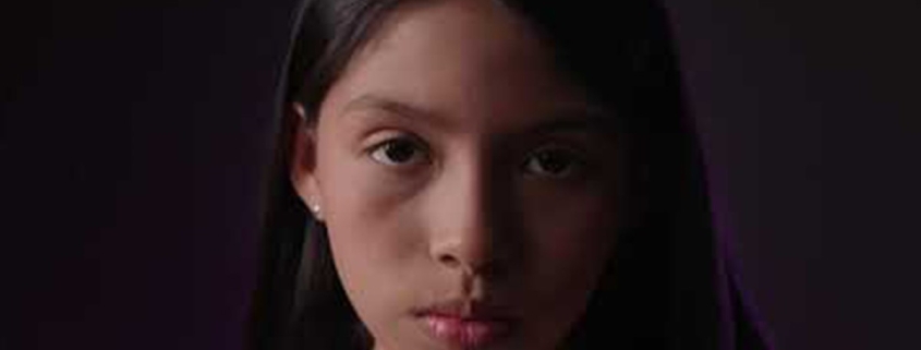 Captura de niña del video del caso Camila